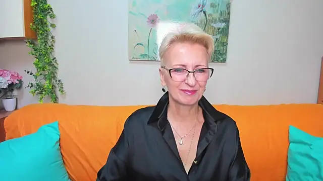 iamyourdream89 online show from November 6, 2025, 1:45 pm