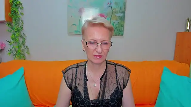 iamyourdream89 online show from April 8, 2026, 12:38 pm