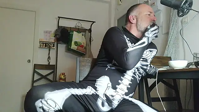 DaddybearVLC online show from October 31, 2025, 9:05 pm