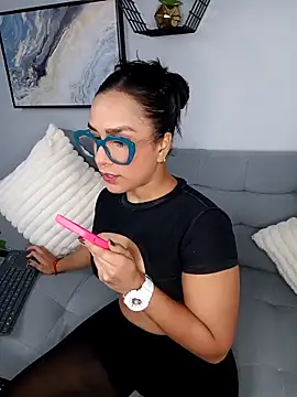 Amber Etan online show from April 21, 2026, 2:01 pm