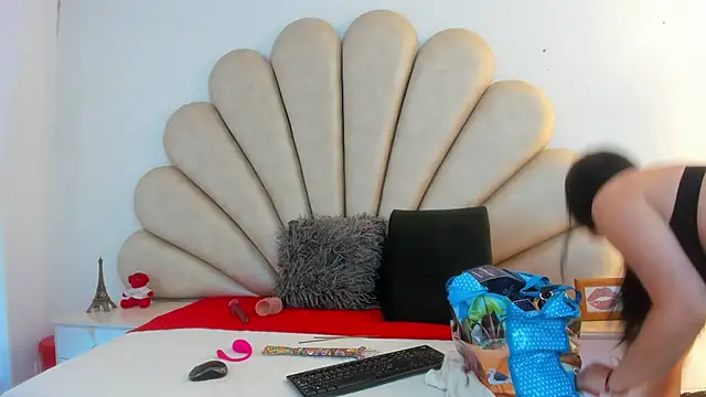 Snapshot of Natasha__Blue chatting on March 18, 2025, 7:31 pm Natasha Blue online show from March 18, 2025, 7:31 pm