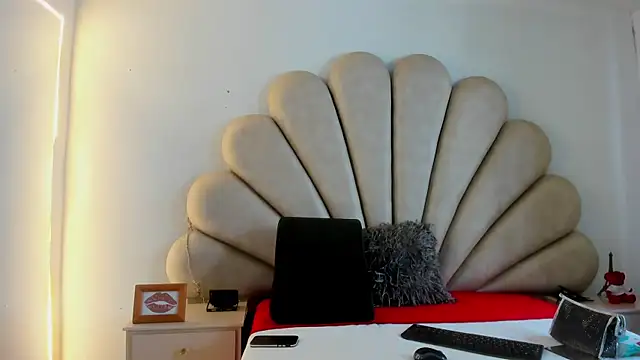 Snapshot of Natasha__Blue chatting on March 21, 2025, 7:24 pm Natasha Blue online show from March 21, 2025, 7:24 pm