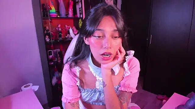 amber yull online show from April 21, 2026, 2:37 am