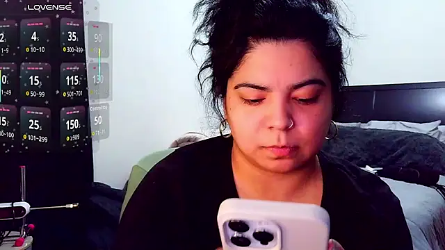 kimmiakiss22 online show from December 2, 2025, 1:22 am