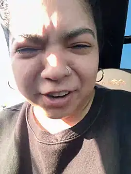 kimmiakiss22 online show from April 19, 2026, 11:18 pm