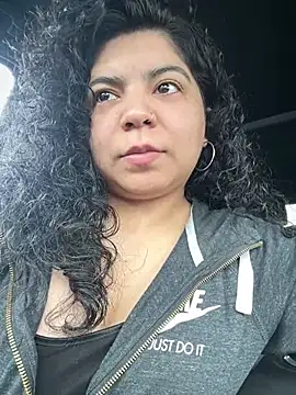kimmiakiss22 online show from May 14, 2026, 7:31 pm
