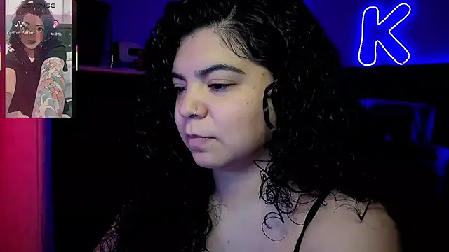 kimmiakiss22 online show from May 19, 2026, 1:56 am