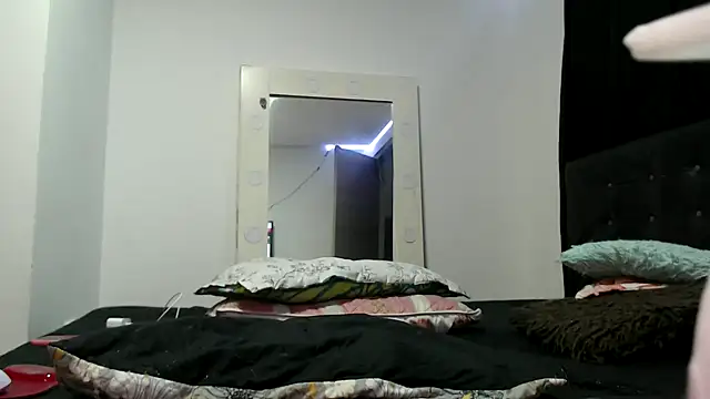 Snapshot of dolcemacca chatting on January 21, 2025, 3:59 am dolcemacca online show from January 21, 2025, 3:59 am