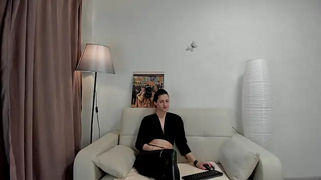 Katerina Ray online show from October 7, 2025, 1:03 am