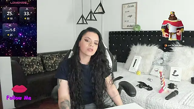 Snapshot of natasha_logan_ chatting on February 4, 2025, 10:10 am natasha logan online show from February 4, 2025, 10:10 am