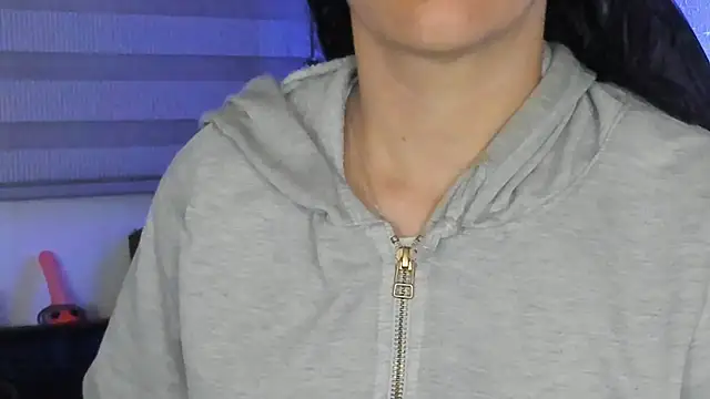 natasha logan  online show from December 15, 2025, 4:06 am