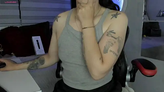 natasha logan  online show from April 6, 2026, 3:37 am