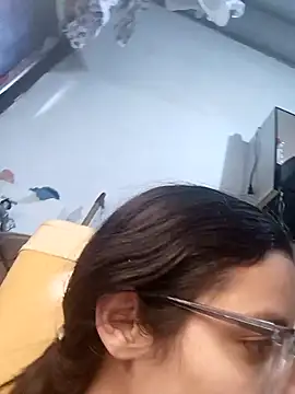 catire2323 online show from December 6, 2024, 9:24 pm