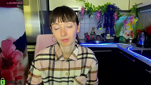 TayanaJons online show from April 9, 2026, 7:25 am