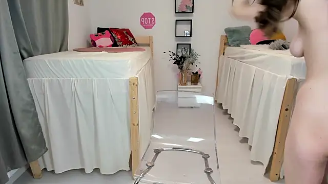 18perfecttits online show from December 30, 2024, 4:51 pm