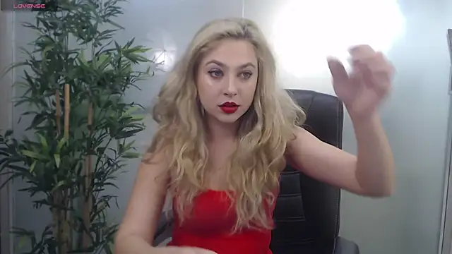 Snapshot of AvaBlue_ chatting on December 2, 2024, 7:14 am AvaBlue online show from December 2, 2024, 7:14 am