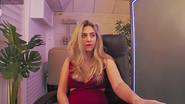 Snapshot of AvaBlue_ chatting on February 4, 2025, 7:29 am AvaBlue online show from February 4, 2025, 7:29 am