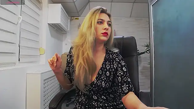 Snapshot of AvaBlue_ chatting on February 6, 2025, 4:10 am AvaBlue online show from February 6, 2025, 4:10 am