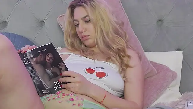 Snapshot of AvaBlue_ chatting on March 10, 2025, 10:15 am AvaBlue online show from March 10, 2025, 10:15 am