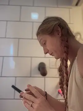 GoldenFlameGoddess online show from February 21, 2025, 6:48 pm