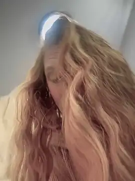 GoldenFlameGoddess online show from February 28, 2025, 7:56 pm