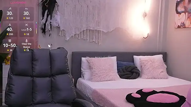 Molly Jons online show from October 28, 2025, 1:09 am