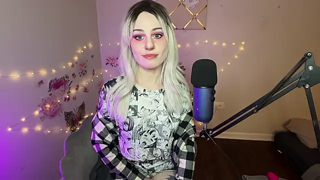 Snapshot of Starr1123 chatting on February 3, 2026, 4:43 am Starr1123 online show from February 3, 2026, 4:43 am