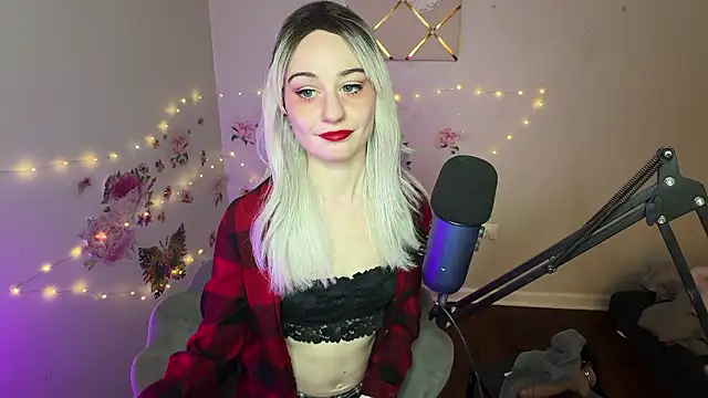 Snapshot of Starr1123 chatting on February 13, 2026, 3:35 am Starr1123 online show from February 13, 2026, 3:35 am