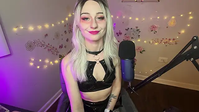 Starr1123 online show from April 15, 2026, 4:08 am