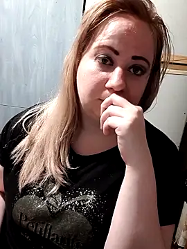 Snapshot of D_Marinna chatting on February 21, 2026, 7:04 pm D Marinna online show from February 21, 2026, 7:04 pm