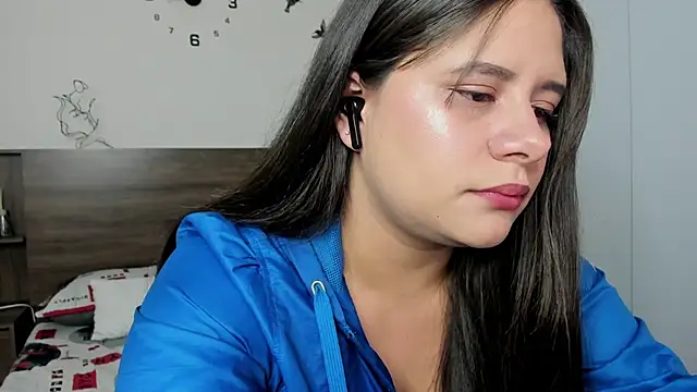 emily adams01 online show from April 14, 2026, 10:27 pm