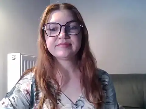 MartinePrettyFeet online show from November 19, 2025, 7:08 am