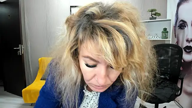 Cassandra Hotty online show from October 22, 2025, 2:45 am