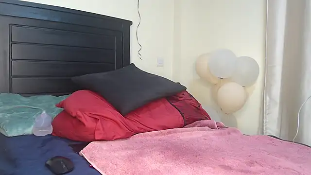 NIKKIE LOVE online show from February 13, 2025, 4:00 am