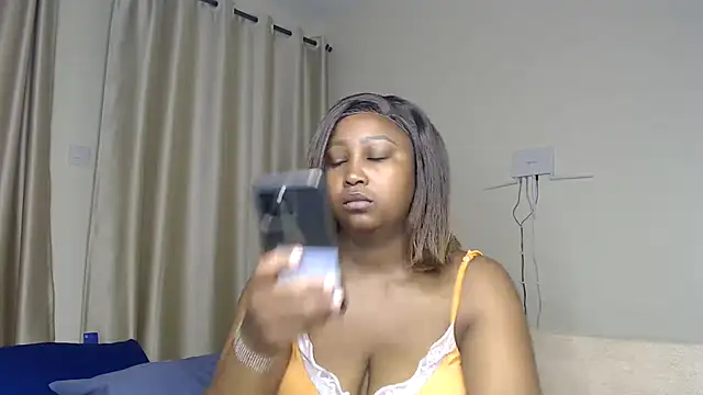 NIKKIE LOVE online show from October 15, 2025, 1:17 am