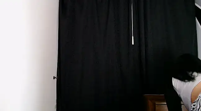 Isa Maiden1 online show from March 5, 2025, 9:48 pm