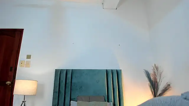 Nina Cavaali online show from February 7, 2025, 6:02 pm