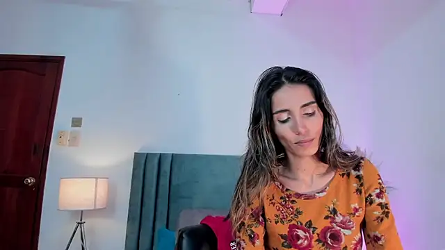 Nina Cavaali online show from March 17, 2025, 6:11 pm