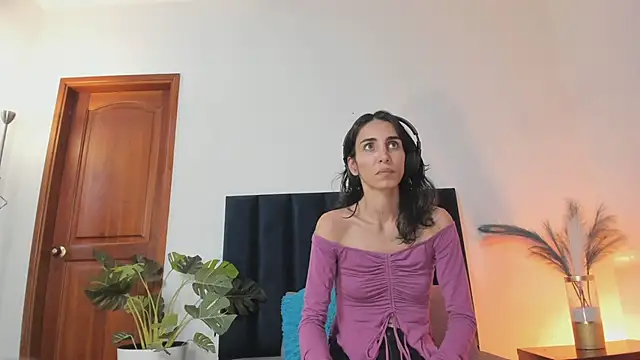 Nina Cavaali online show from September 16, 2025, 6:20 pm