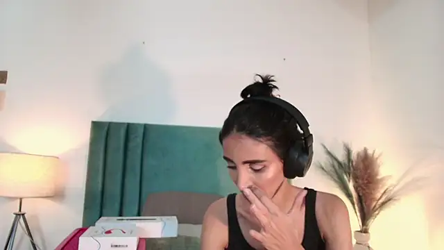 Nina Cavaali online show from September 23, 2025, 6:22 pm