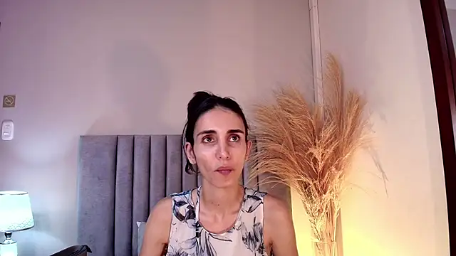 Nina Cavaali online show from October 18, 2025, 5:57 pm