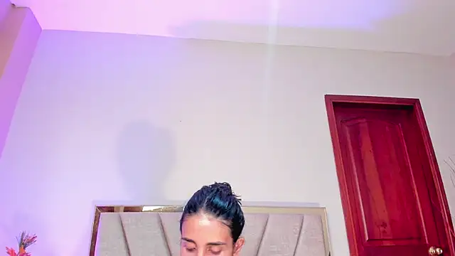 Nina Cavaali online show from October 20, 2025, 6:41 pm