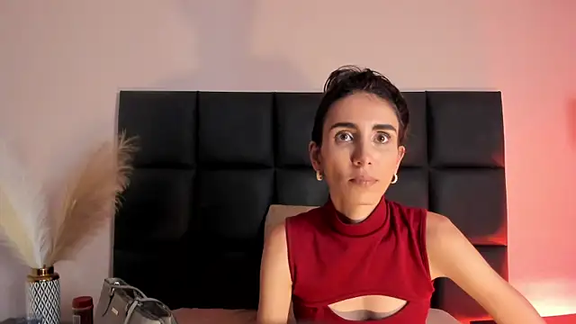 Nina Cavaali online show from December 2, 2025, 6:03 pm