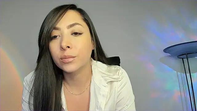 Mila  Paramo online show from September 30, 2025, 11:43 pm