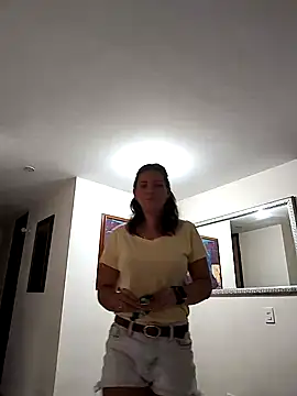 Mia Hampton online show from March 4, 2025, 9:11 pm