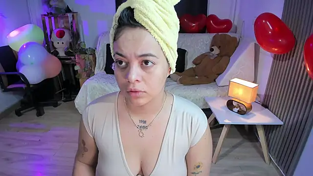 Cuttiealice online show from February 18, 2025, 12:28 pm