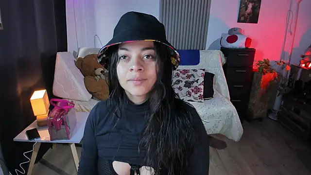 Cuttiealice online show from February 24, 2025, 2:37 pm