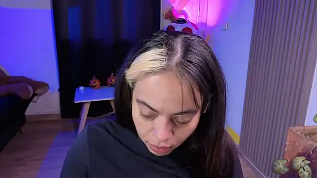 Cuttiealice online show from November 30, 2025, 11:36 am