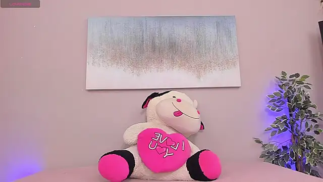 Briana Wells  online show from February 23, 2026, 12:57 pm