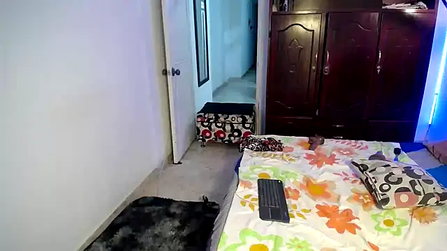 Snapshot of ivonne__hott1 chatting on January 17, 2025, 11:51 pm ivonne hott1 online show from January 17, 2025, 11:51 pm